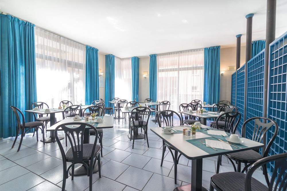 Hi Hotels Riva Del Garda Exterior photo