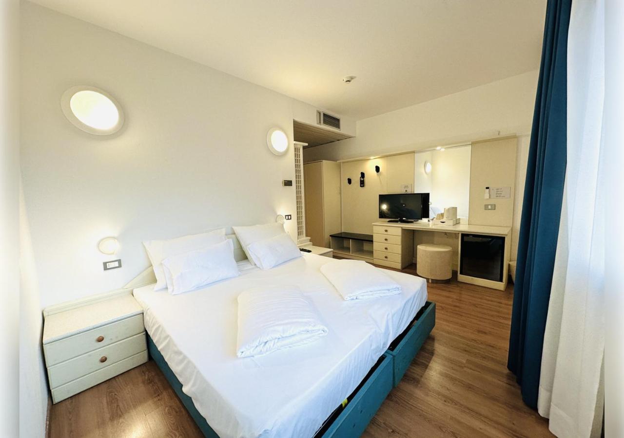 Hi Hotels Riva Del Garda Exterior photo