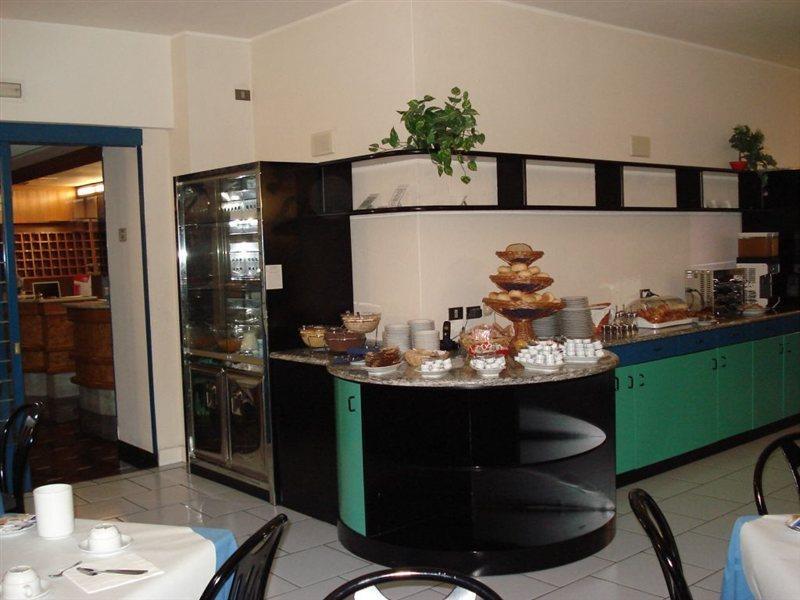 Hi Hotels Riva Del Garda Exterior photo